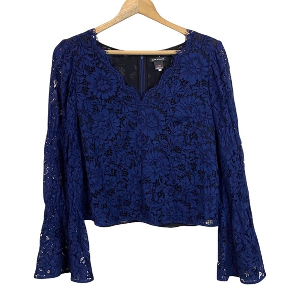 Club Monaco Tops - Club Monaco Women’s Size Medium Blue Eyelet Top Blouse V-Neck Flare Sleeve NWOT